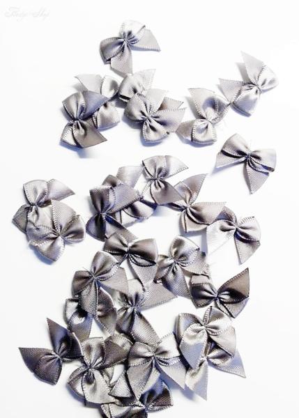 10 Stück kleine Satinschleifen